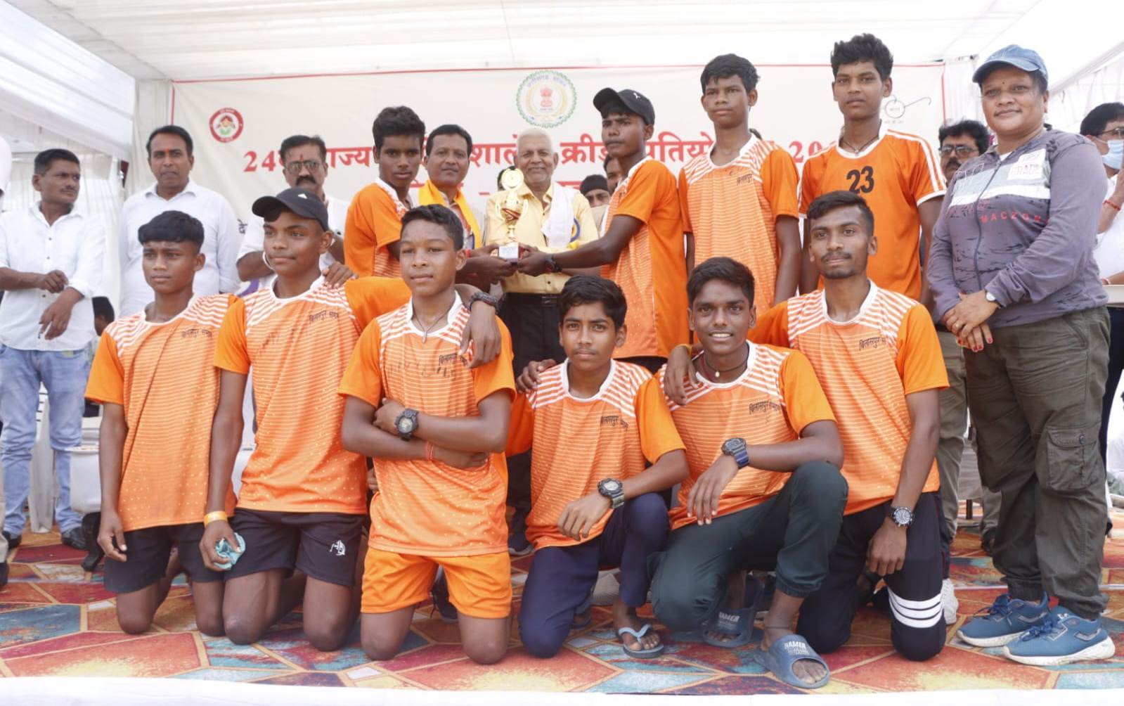 हार-जीत खेल का एक हिस्सा होता है, निराश न होकर कड़ी मेहनत से मिलेगी जीत- राधेश्याम राठिया हार-जीत खेल का एक हिस्सा होता है, निराश न होकर कड़ी मेहनत से मिलेगी जीत- राधेश्याम राठिया