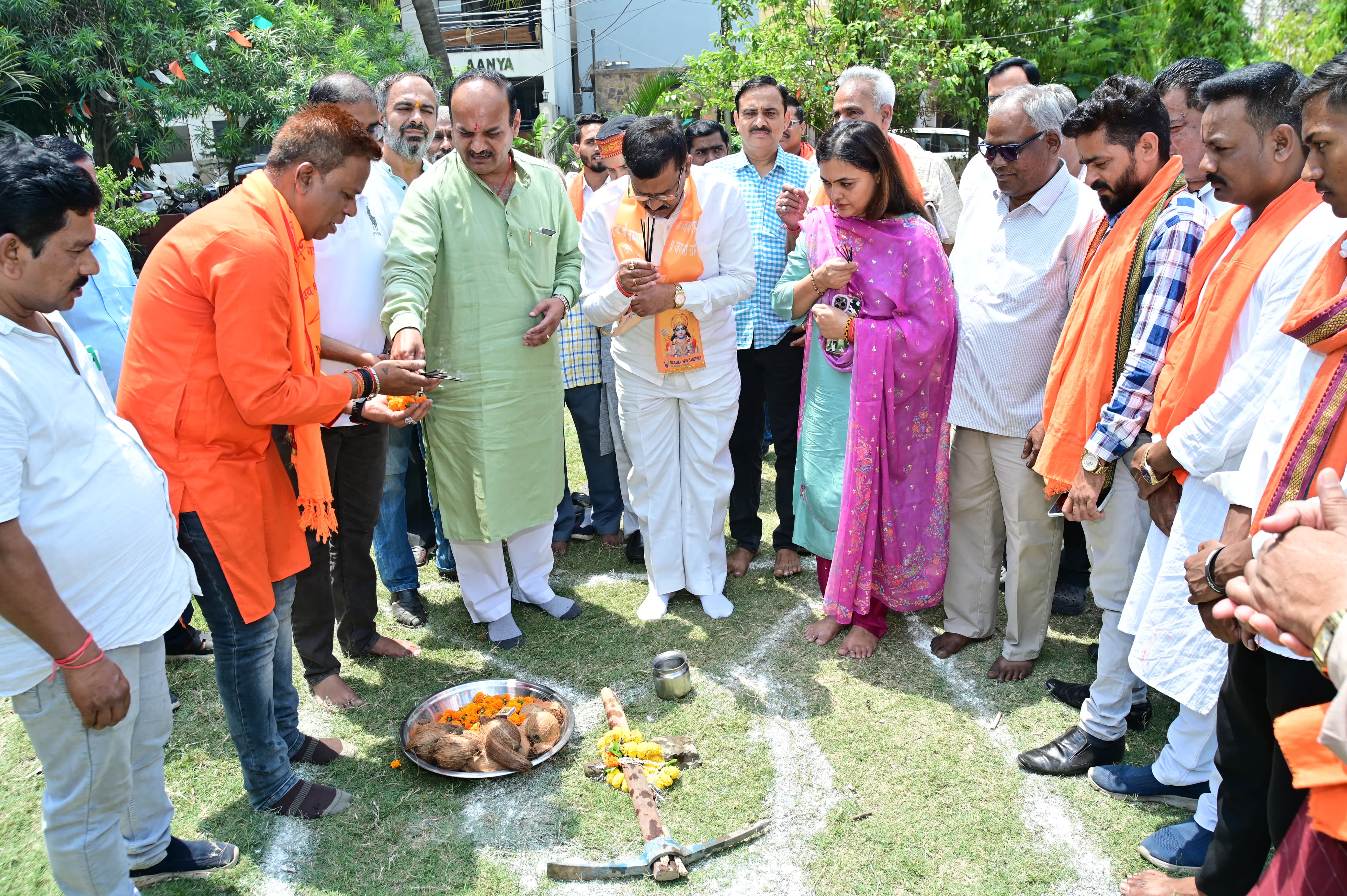 1 करोड़ में विशाल नगर, अमलीडीह, राजेन्द्र नगर में उद्यानों को नवीन स्वरूप देने किया भूमिपूजन 1 करोड़ में विशाल नगर, अमलीडीह, राजेन्द्र नगर में उद्यानों को नवीन स्वरूप देने किया भूमिपूजन