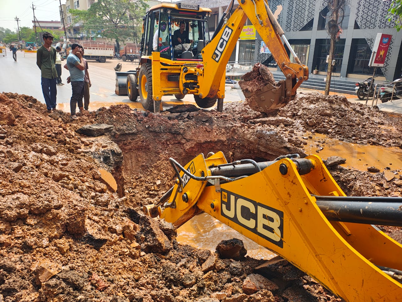 गंज मण्डी दुर्ग के पास पाइप लाईन संधारण का कार्य शुरू गंज मण्डी दुर्ग के पास पाइप लाईन संधारण का कार्य शुरू
