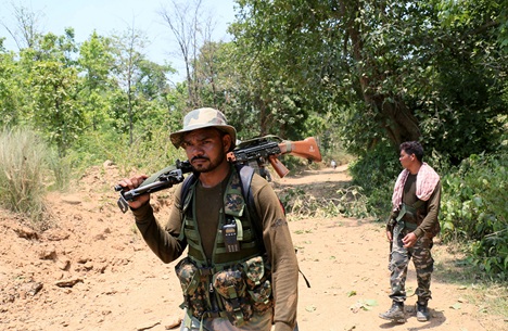 कोंडागांव और नारायणपुर जिले की सीमा पर मुठभेड़ में 2 नक्सली ढेर, 13 लाख रुपये का इनाम था कोंडागांव और नारायणपुर जिले की सीमा पर मुठभेड़ में 2 नक्सली ढेर, 13 लाख रुपये का इनाम था