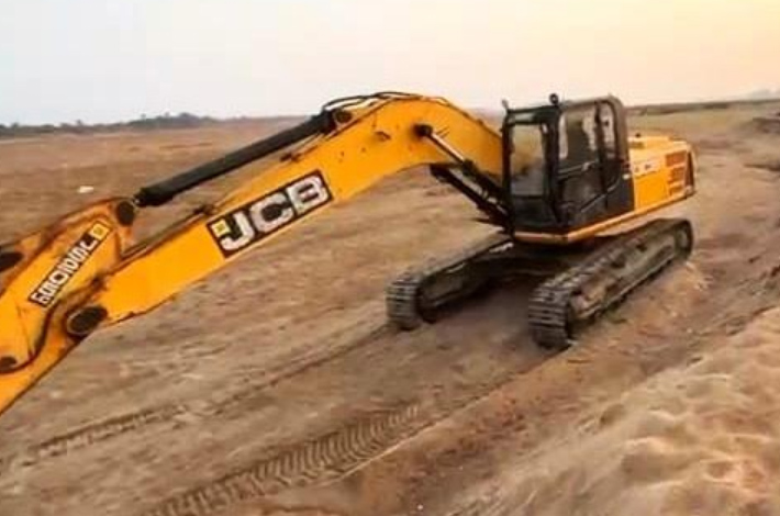 खनिज विभाग की कार्रवाई, महानदी से अवैध रेत उत्खनन में प्रयुक्त मशीन जब्त खनिज विभाग की कार्रवाई, महानदी से अवैध रेत उत्खनन में प्रयुक्त मशीन जब्त