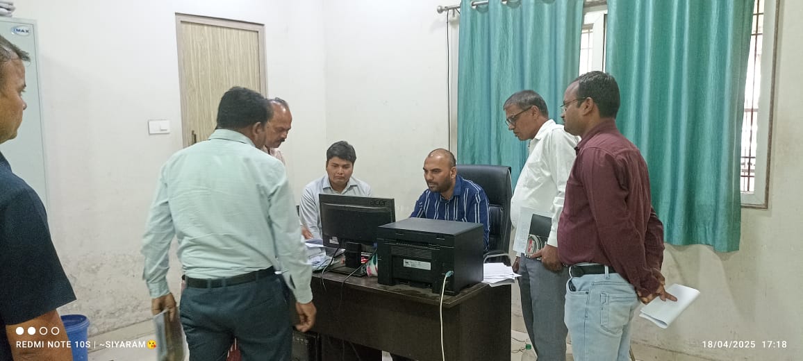 आयुक्त ने दिए मांगों-शिकायतों के त्वरित समाधान के निर्देश आयुक्त ने दिए मांगों-शिकायतों के त्वरित समाधान के निर्देश