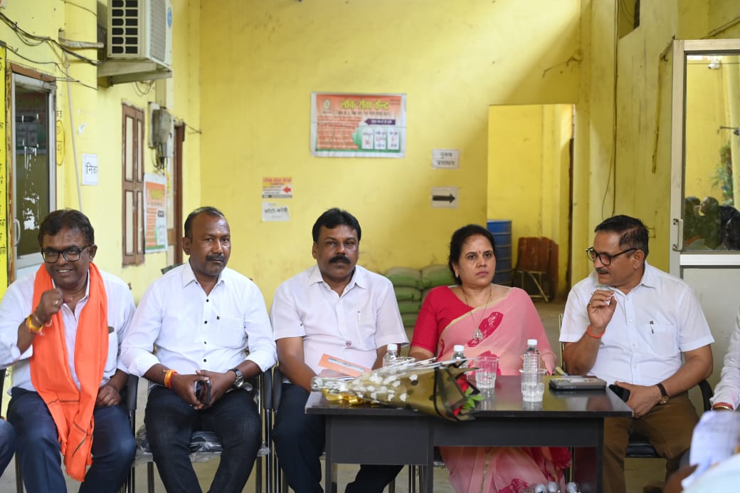 महापौर मीनल चौबे ने जोन 3 में पार्षदों की जलप्रदाय पर ली बैठक महापौर मीनल चौबे ने जोन 3 में पार्षदों की जलप्रदाय पर ली बैठक