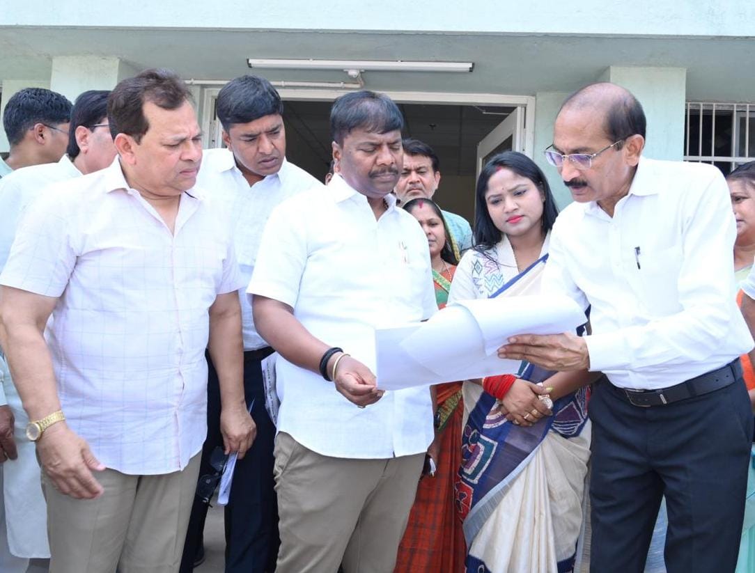 वनमंत्री श्री कश्यप ने लघुवनोपज प्रसंस्करण केंद्र का किया अवलोकन वनमंत्री श्री कश्यप ने लघुवनोपज प्रसंस्करण केंद्र का किया अवलोकन