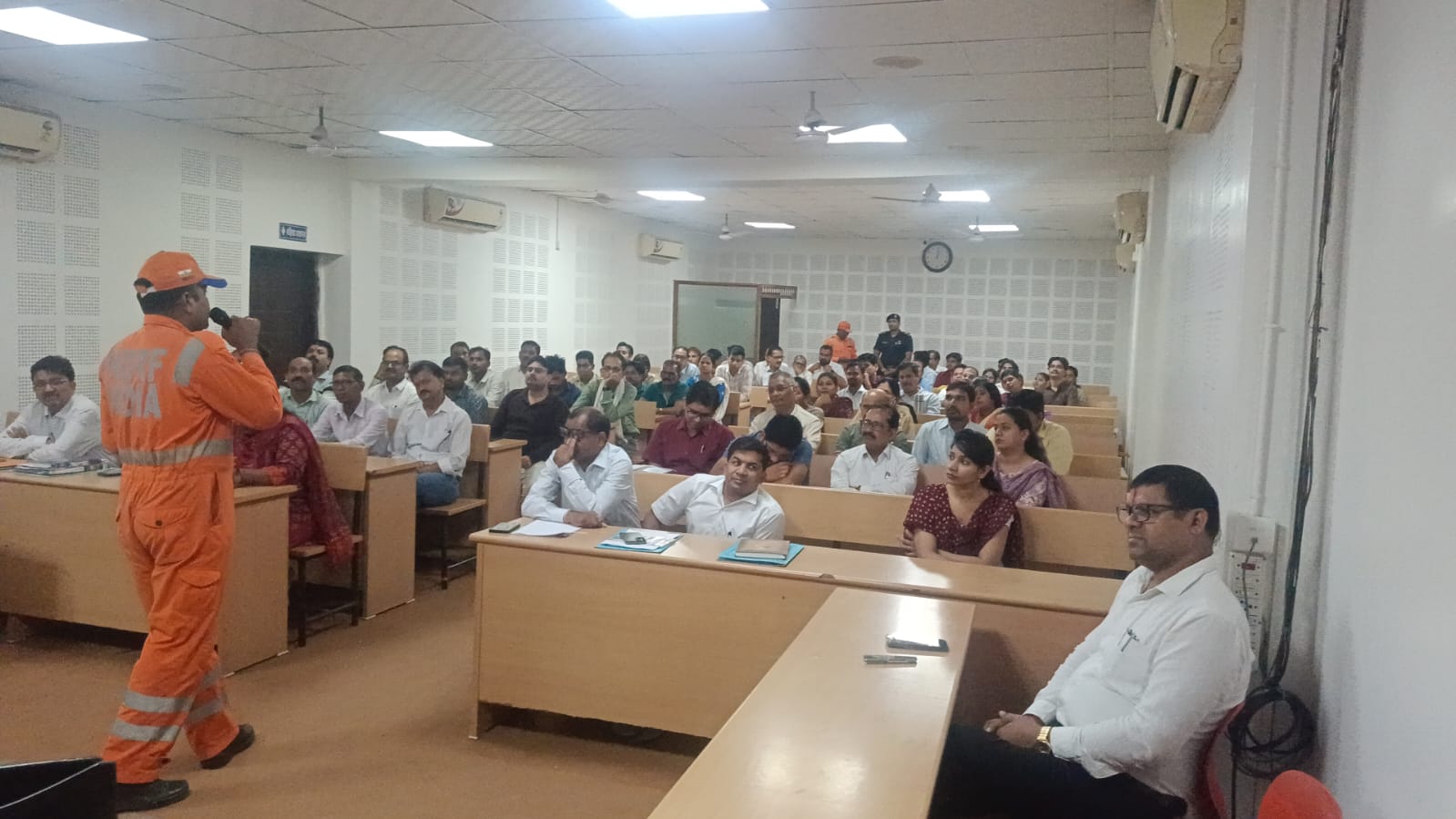 भिलाई में एन.डी.आर.एफ का प्रशिक्षण शिविर आयोजित भिलाई में एन.डी.आर.एफ का प्रशिक्षण शिविर आयोजित