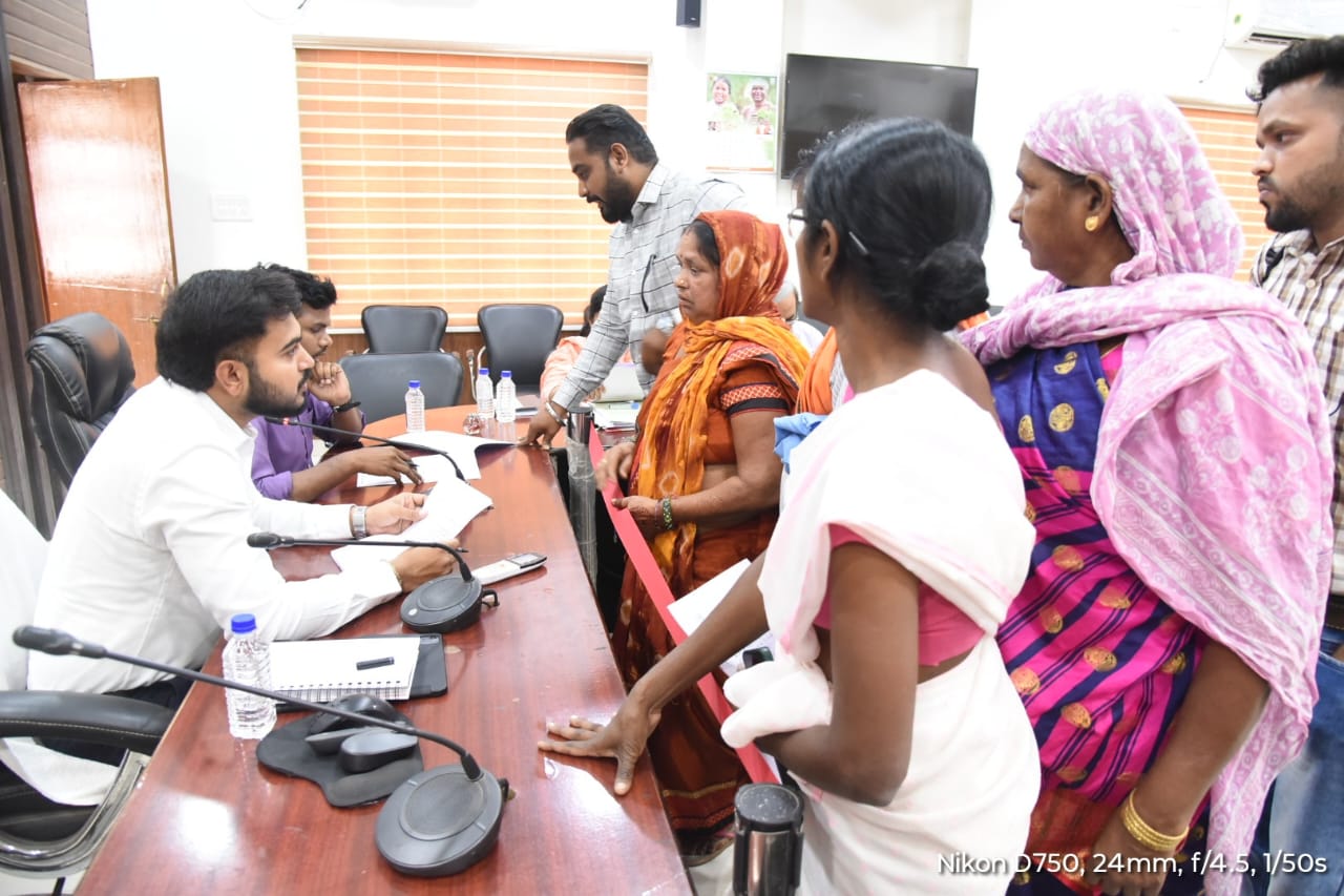 शिक्षा के अधिकार अधिनियम के तहत स्कूल में प्रवेश दिलाने अभिभावक ने जनदर्शन में लगाई गुहार शिक्षा के अधिकार अधिनियम के तहत स्कूल में प्रवेश दिलाने अभिभावक ने जनदर्शन में लगाई गुहार