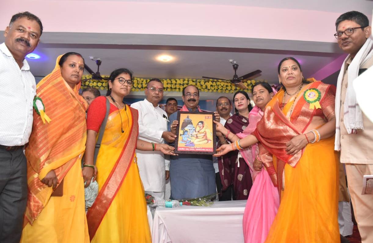 मेहनत एवं ईमानदारी से आगे बढ़ रहा साहू समाज : अरूण साव मेहनत एवं ईमानदारी से आगे बढ़ रहा साहू समाज : अरूण साव