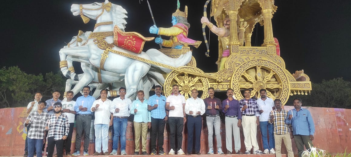 निर्दोष पर्यटकों के नरसंहार पर तेलुगु सेना ने जताया रोष निर्दोष पर्यटकों के नरसंहार पर तेलुगु सेना ने जताया रोष