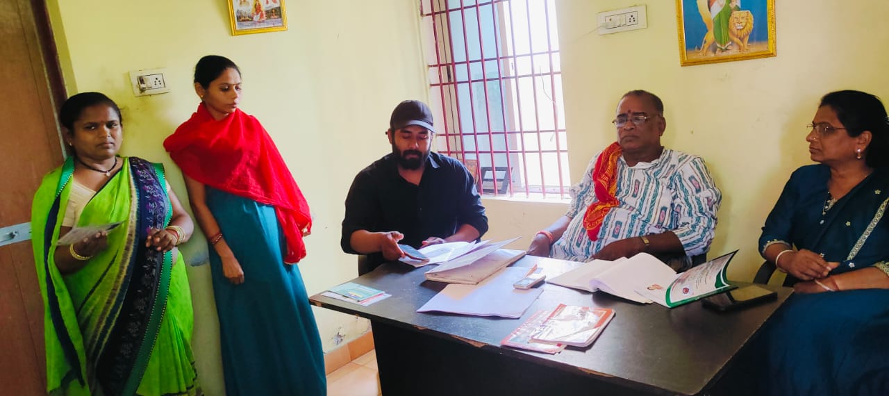 मजदूर दिवस पर आश्रय स्थल में निवासरत मजदूरों का बनाया गया मजदूर एवं राशनकार्ड मजदूर दिवस पर आश्रय स्थल में निवासरत मजदूरों का बनाया गया मजदूर एवं राशनकार्ड