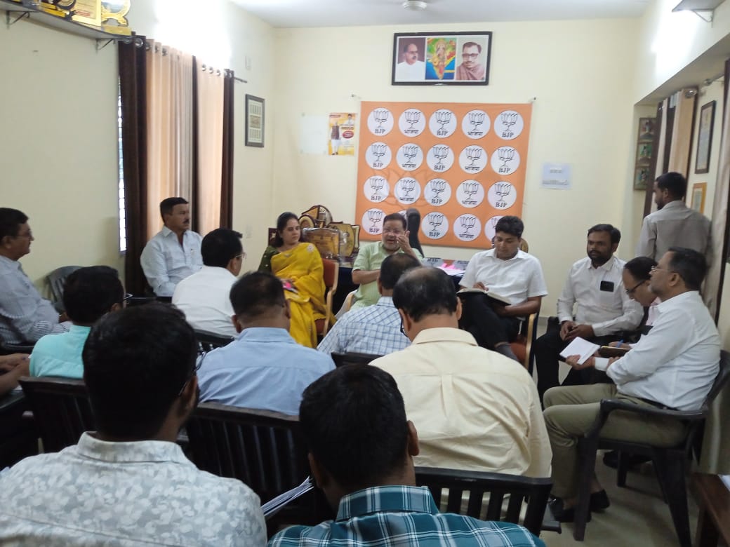 अधिकारी गर्मी में सड़क पर उतरकर थोड़ा पसीना बहायें - सुनील सोनी अधिकारी गर्मी में सड़क पर उतरकर थोड़ा पसीना बहायें - सुनील सोनी