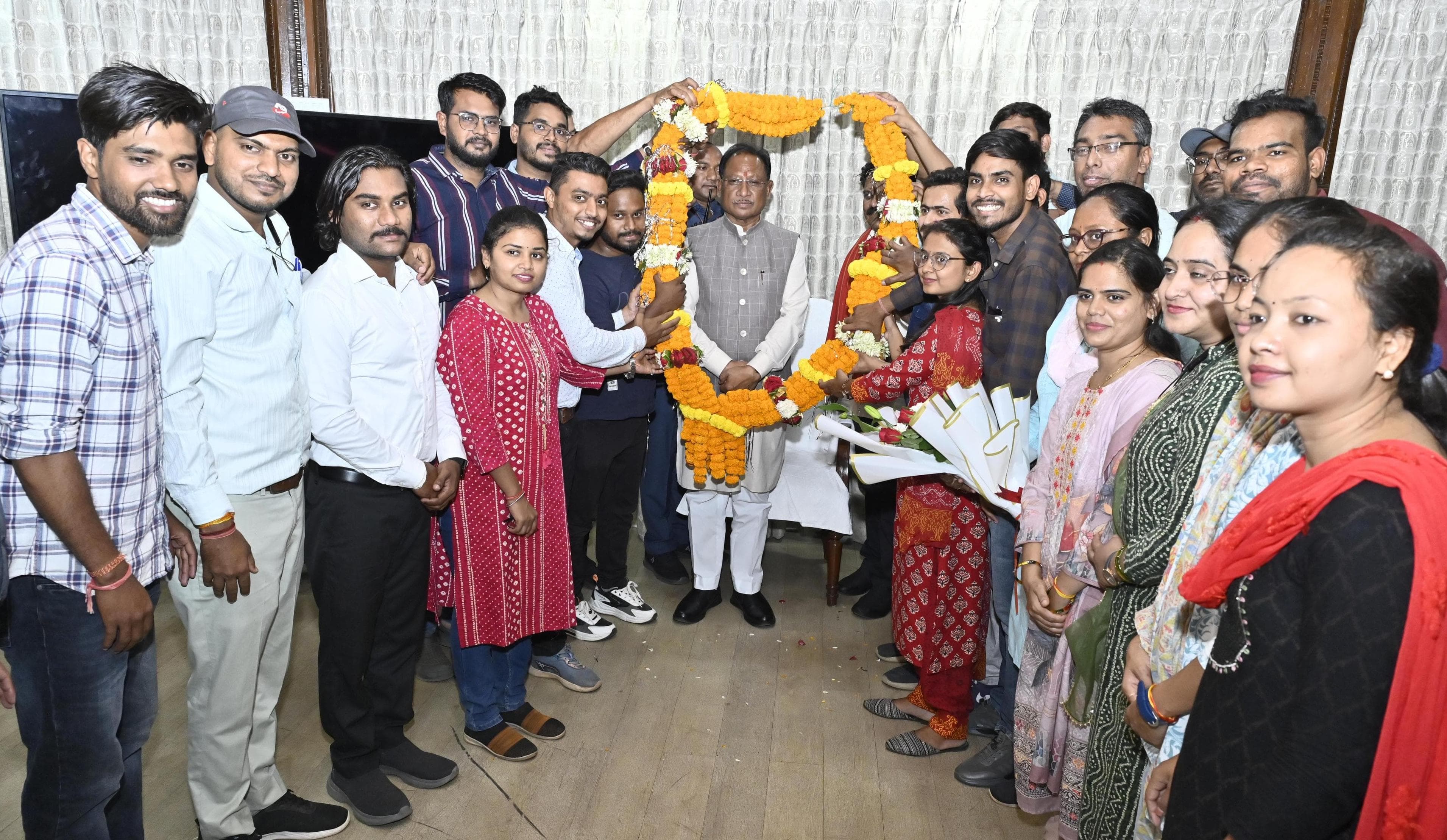 हर युवा के चेहरे की चिंता हमने पढ़ी, हर परिवार की पीड़ा हमने समझी और उसका समाधान करने का किया प्रयास : मुख्यमंत्री हर युवा के चेहरे की चिंता हमने पढ़ी, हर परिवार की पीड़ा हमने समझी और उसका समाधान करने का किया प्रयास : मुख्यमंत्री