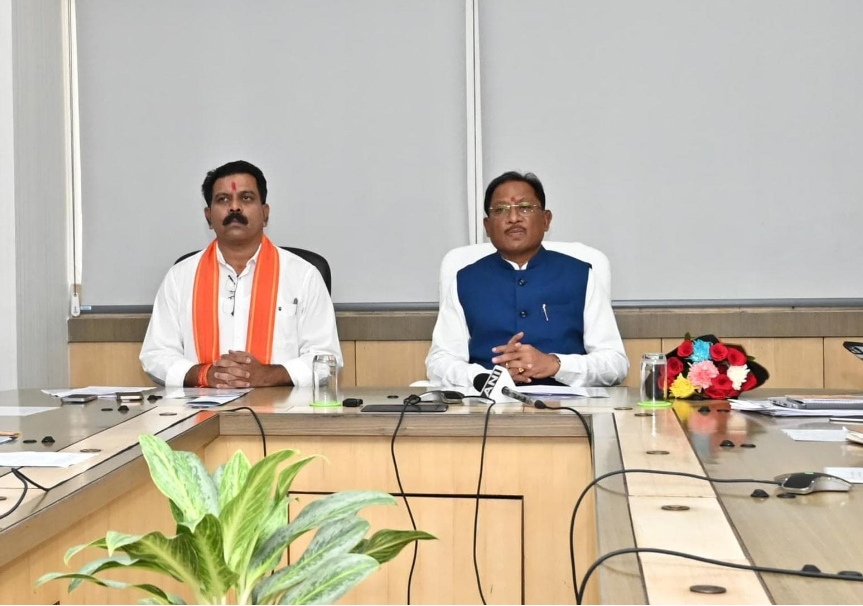 मुख्यमंत्री ने आत्मसमर्पित नक्सलियों और नक्सल हिंसा से पीड़ितों को जारी की प्रधानमंत्री आवास योजना की पहली किस्त मुख्यमंत्री ने आत्मसमर्पित नक्सलियों और नक्सल हिंसा से पीड़ितों को जारी की प्रधानमंत्री आवास योजना की पहली किस्त