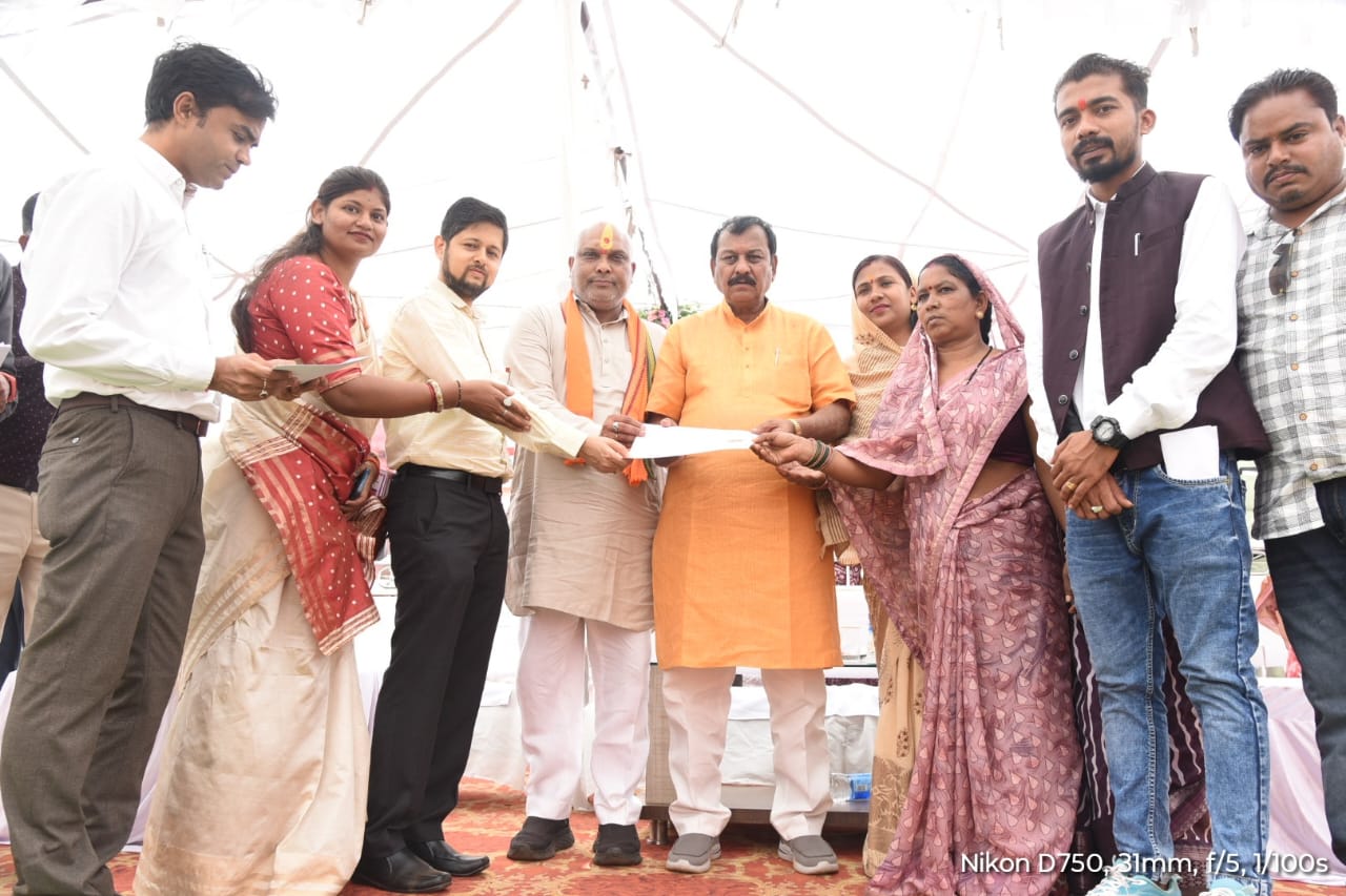 सांसद विजय बघेल के मुख्य आतिथ्य में ग्राम अण्डा से समाधान शिविर का आगाज सांसद विजय बघेल के मुख्य आतिथ्य में ग्राम अण्डा से समाधान शिविर का आगाज