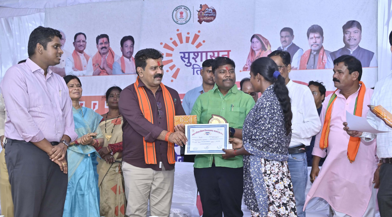 जगदलपुर के करन्दोला समाधान शिविर में शामिल हुए उप मुख्यमंत्री विजय शर्मा और वनमंत्री केदार कश्यप जगदलपुर के करन्दोला समाधान शिविर में शामिल हुए उप मुख्यमंत्री विजय शर्मा और वनमंत्री केदार कश्यप