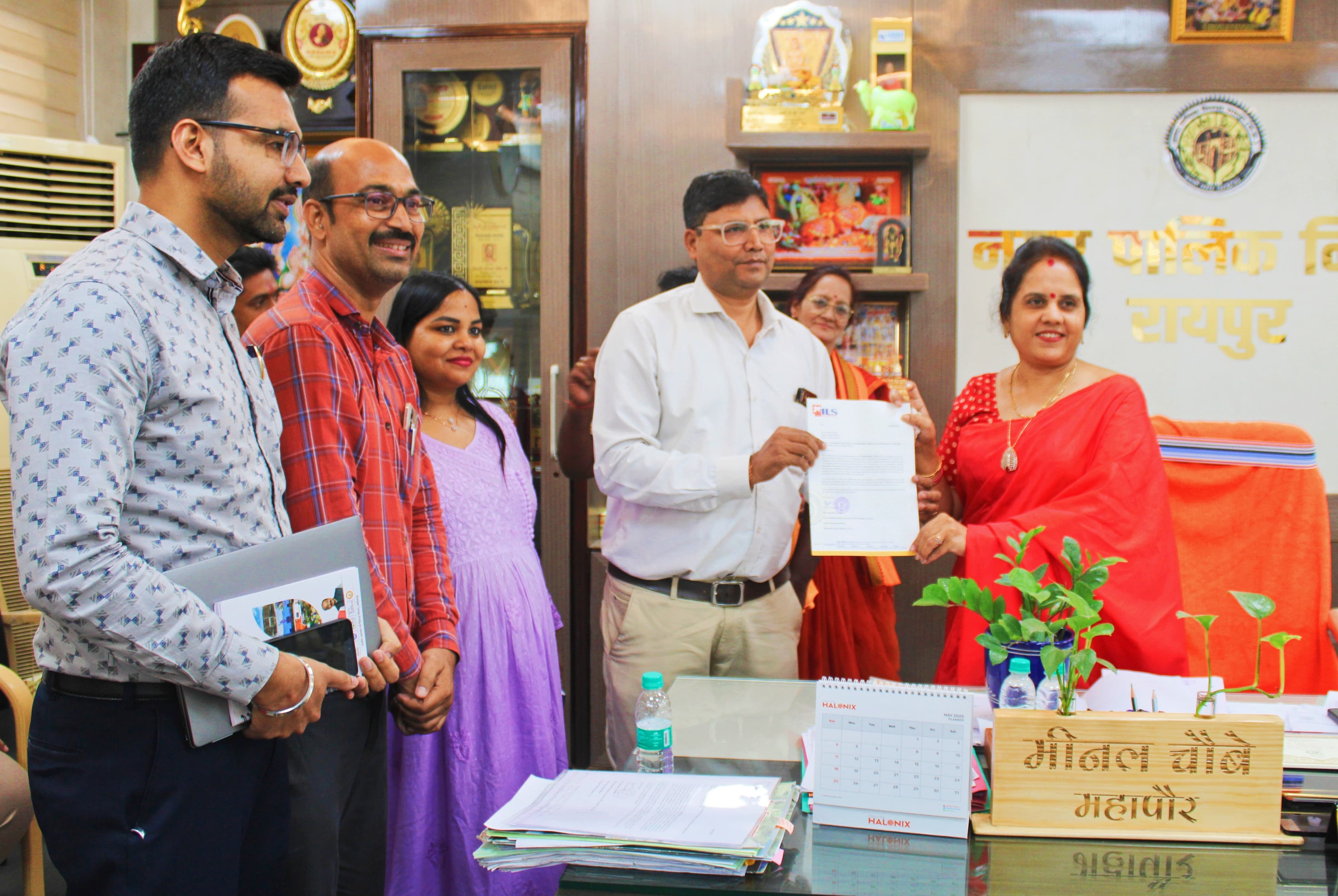 महापौर के प्रयासों से मिलेगी शहर को स्वच्छता की नई सौगात महापौर के प्रयासों से मिलेगी शहर को स्वच्छता की नई सौगात