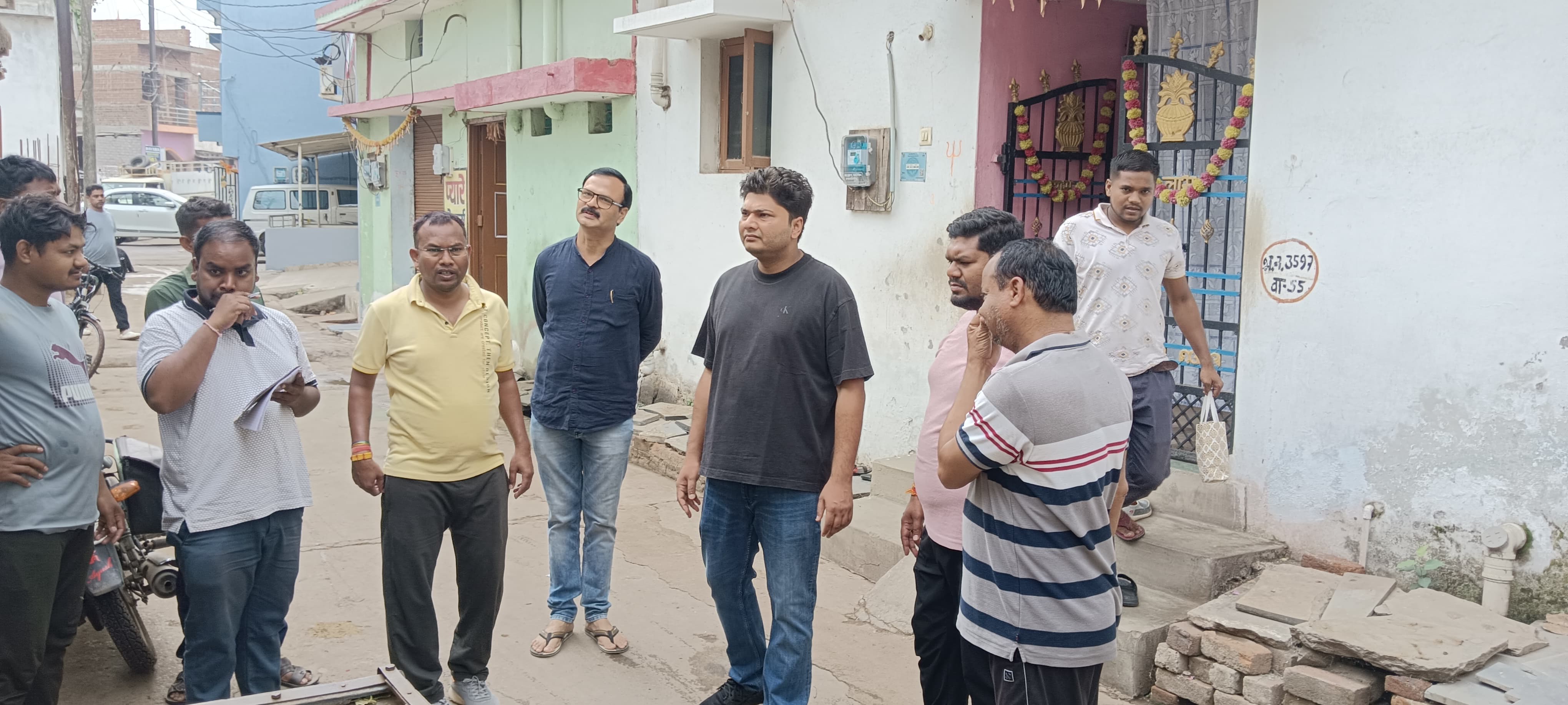 आयुक्त विश्वदीप ने वार्ड 54 एवं 55 का पार्षदों सहित किया निरीक्षण आयुक्त विश्वदीप ने वार्ड 54 एवं 55 का पार्षदों सहित किया निरीक्षण