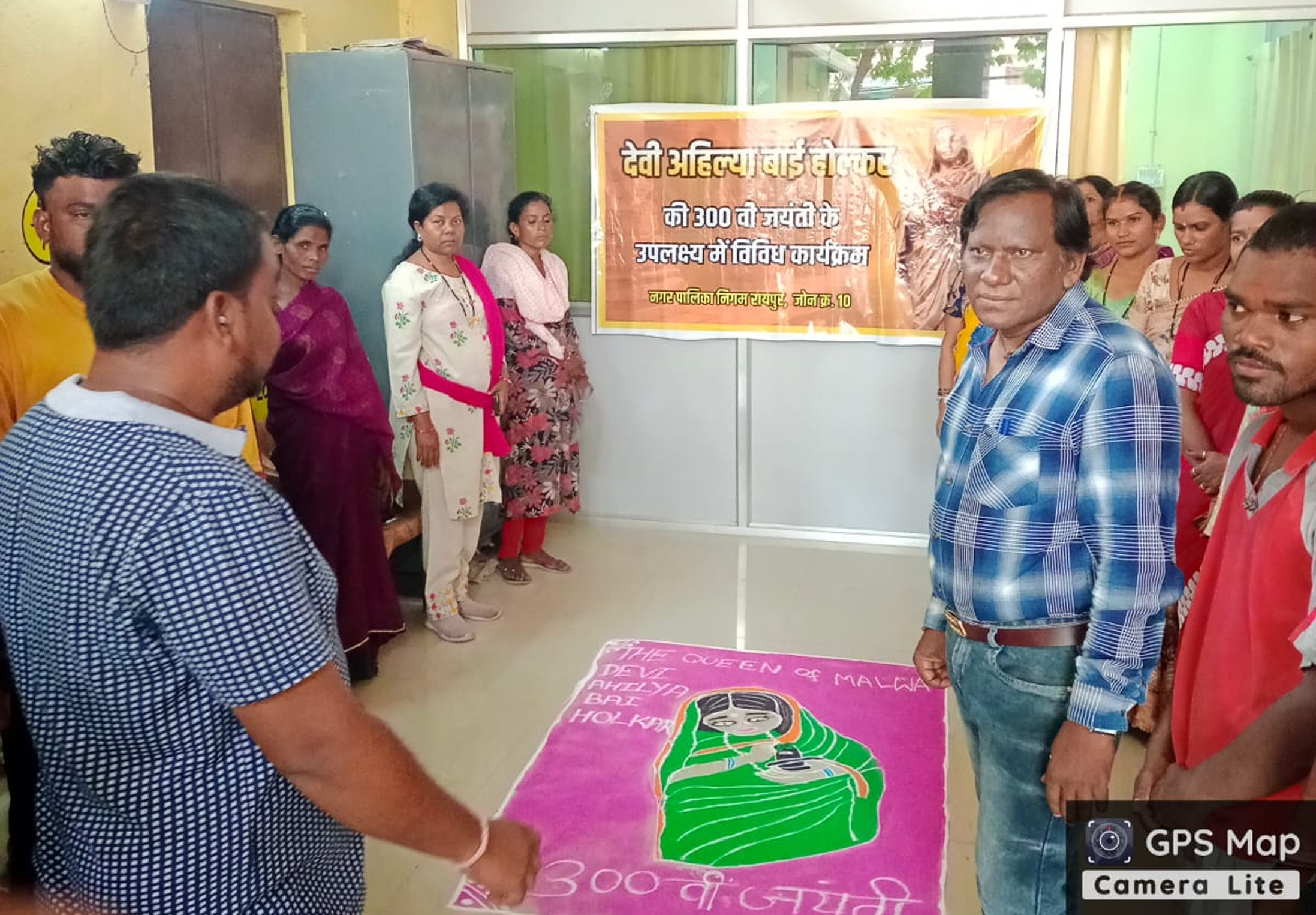 निगम जोन 10 ने देवी अहिल्या बाई होल्कर की 300वीं जयन्ती पर महिलाओं द्वारा सुन्दर रंगोली उकेरकर दी जीवनी की जानकारी निगम जोन 10 ने देवी अहिल्या बाई होल्कर की 300वीं जयन्ती पर महिलाओं द्वारा सुन्दर रंगोली उकेरकर दी जीवनी की जानकारी