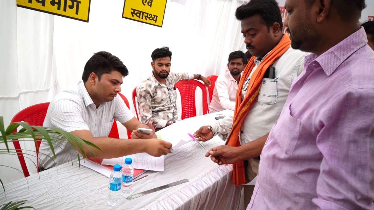 रायपुर नगर निगम के जोन-8 में समाधान शिविर रायपुर नगर निगम के जोन-8 में समाधान शिविर