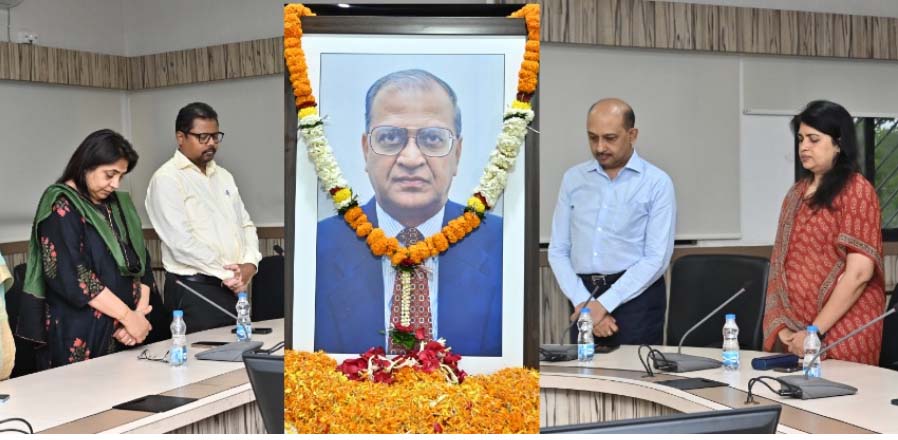 मंत्रालय में अधिकारियों ने छत्तीसगढ़ के पहले मुख्य सचिव रहे स्व.अरूण कुमार को दी श्रद्धांजलि मंत्रालय में अधिकारियों ने छत्तीसगढ़ के पहले मुख्य सचिव रहे स्व.अरूण कुमार को दी श्रद्धांजलि