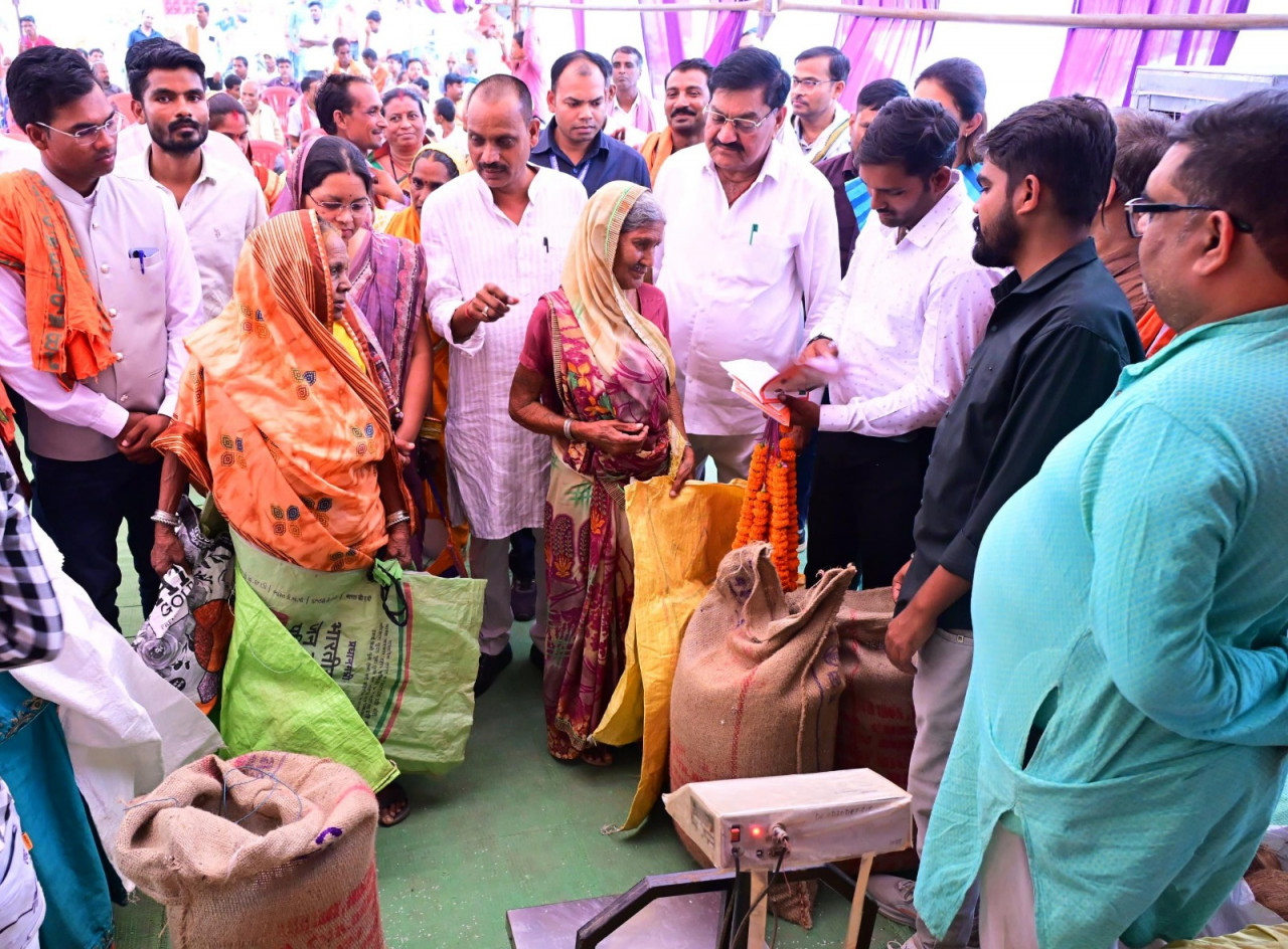 कोई भी नागरिक भूखा न सोए, यह सरकार का संकल्प – दयालदास बघेल कोई भी नागरिक भूखा न सोए, यह सरकार का संकल्प – दयालदास बघेल