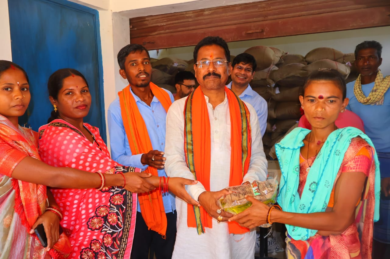 चंदेनार में “चावल उत्सव” योजना का विधायक चैतराम अटामी ने किया शुभारंभ चंदेनार में “चावल उत्सव” योजना का विधायक चैतराम अटामी ने किया शुभारंभ