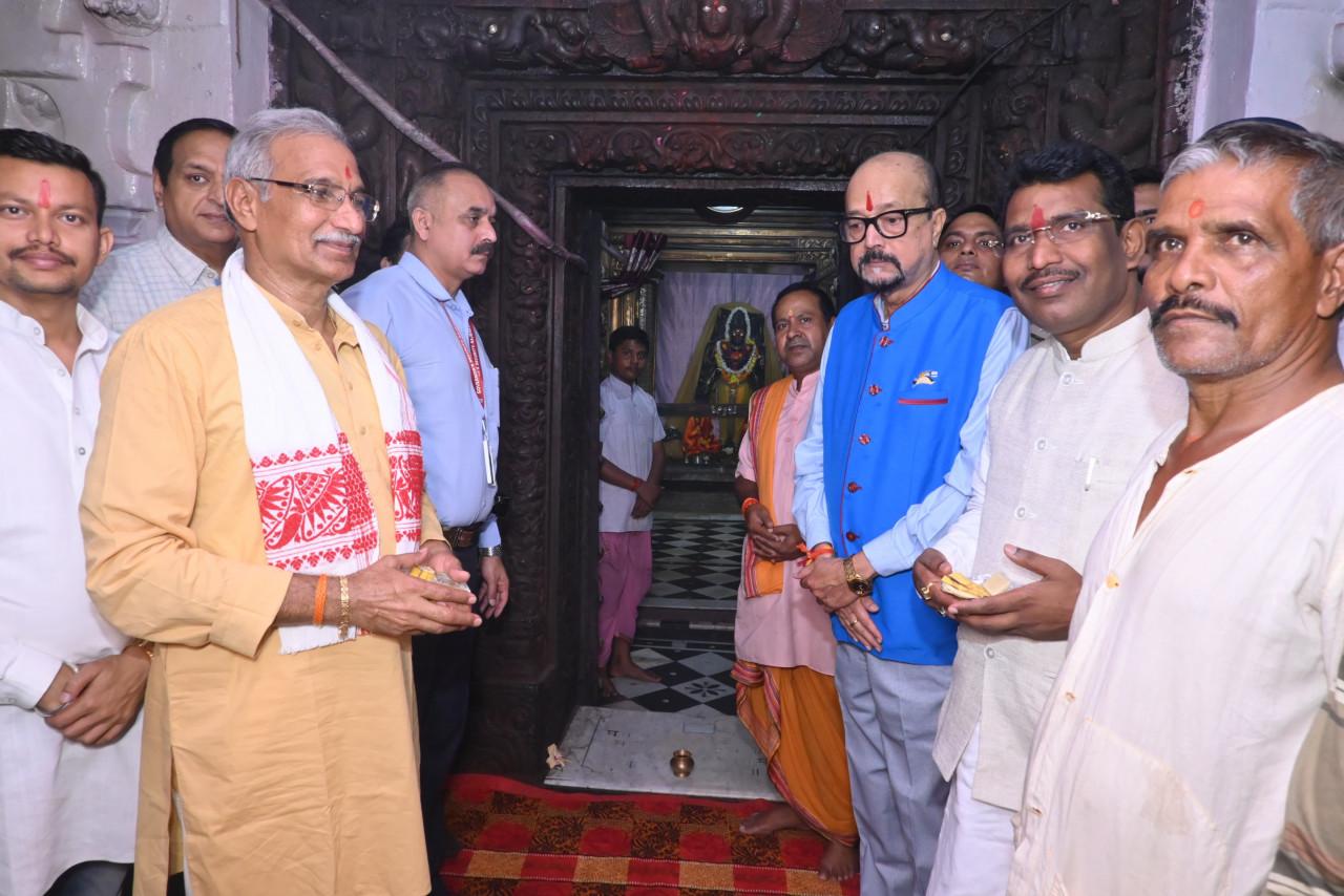 राज्यपाल डेका ने राजीव लोचन का किया दर्शन राज्यपाल डेका ने राजीव लोचन का किया दर्शन