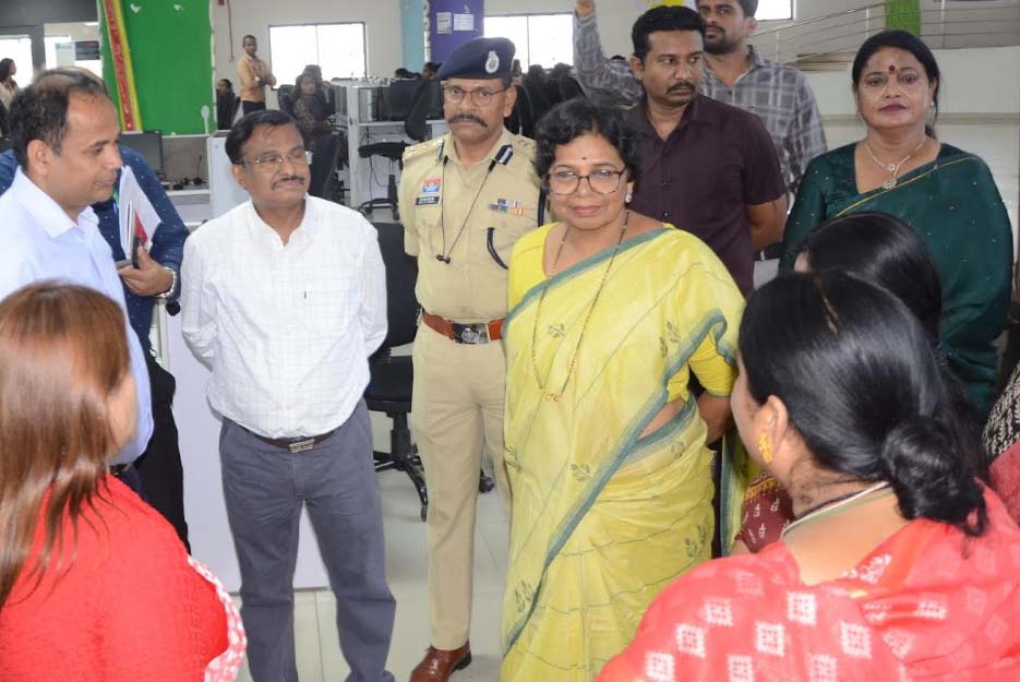 राष्ट्रीय महिला आयोग की अध्यक्ष ने रायपुर प्रवास के दौरान बीपीओ का लिया जायजा राष्ट्रीय महिला आयोग की अध्यक्ष ने रायपुर प्रवास के दौरान बीपीओ का लिया जायजा