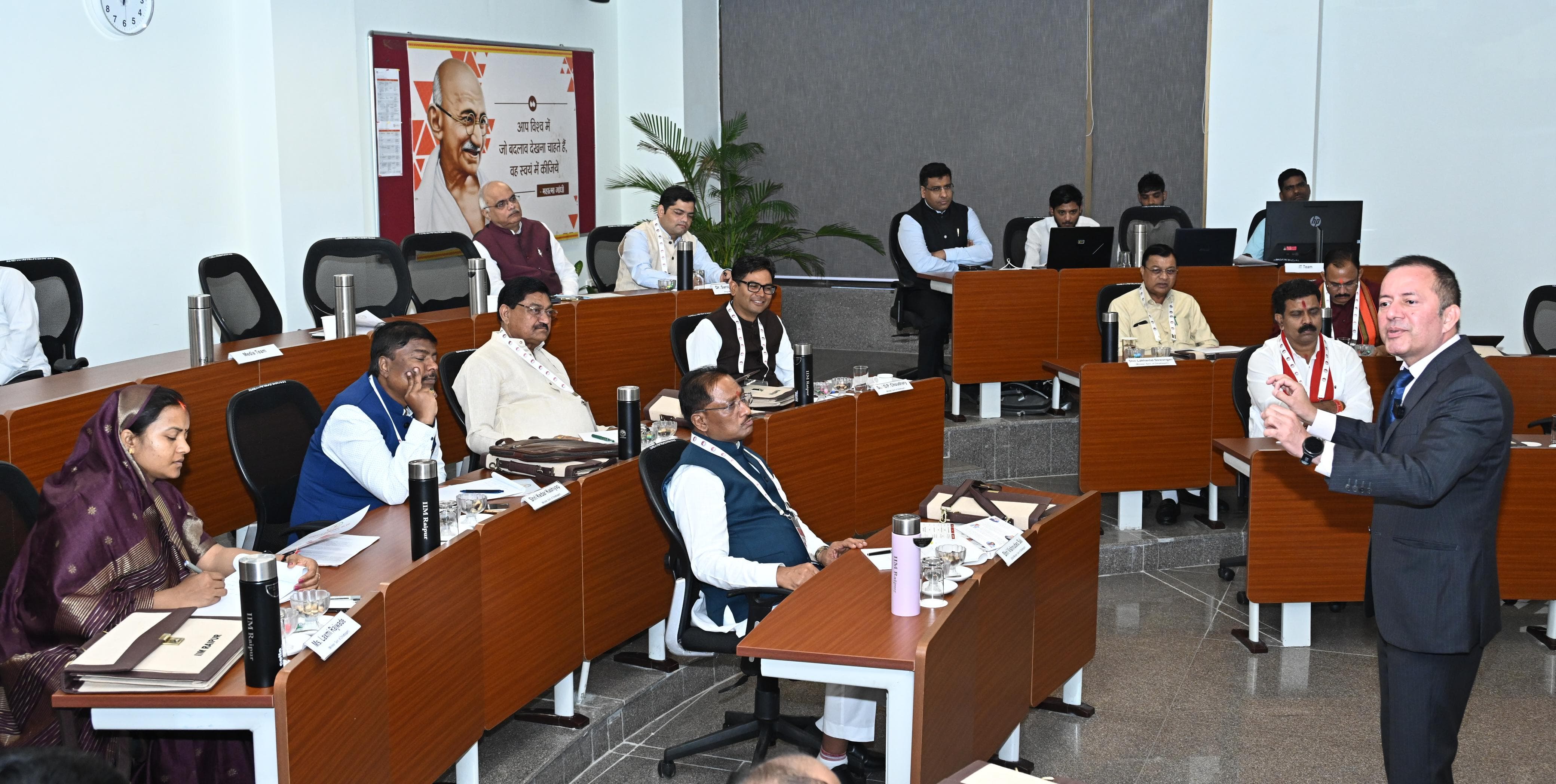 मुख्यमंत्री श्री साय ने 'चिंतन शिविर 2.0' को बताया नीति-निर्माण का सशक्त मंच मुख्यमंत्री श्री साय ने 'चिंतन शिविर 2.0' को बताया नीति-निर्माण का सशक्त मंच