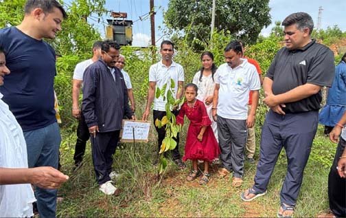 अंतरराष्ट्रीय योग दिवस पर “एक पेड़ माँ के नाम” अभियान, 150 बच्चियों ने अपने मां संग किया वृक्षारोपण अंतरराष्ट्रीय योग दिवस पर “एक पेड़ माँ के नाम” अभियान, 150 बच्चियों ने अपने मां संग किया वृक्षारोपण