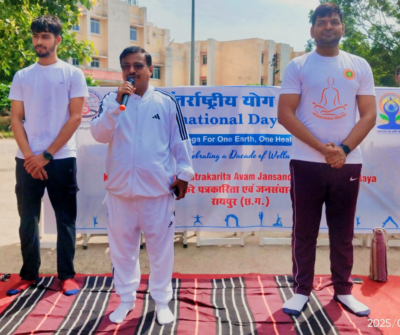 पत्रकारिता विश्वविद्यालय में मनाया गया अंतरराष्ट्रीय योग दिवस पत्रकारिता विश्वविद्यालय में मनाया गया अंतरराष्ट्रीय योग दिवस