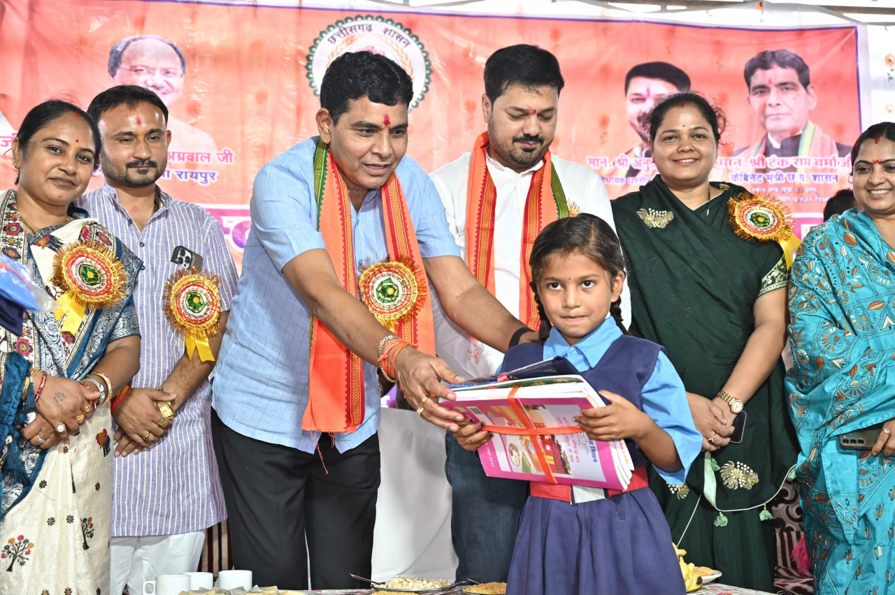 शिक्षा विकास का आधार, जीवन में लक्ष्य प्राप्त करने के लिए मेहनत जरूरी है :- राजस्व मंत्री टंक राम वर्मा शिक्षा विकास का आधार, जीवन में लक्ष्य प्राप्त करने के लिए मेहनत जरूरी है :- राजस्व मंत्री टंक राम वर्मा