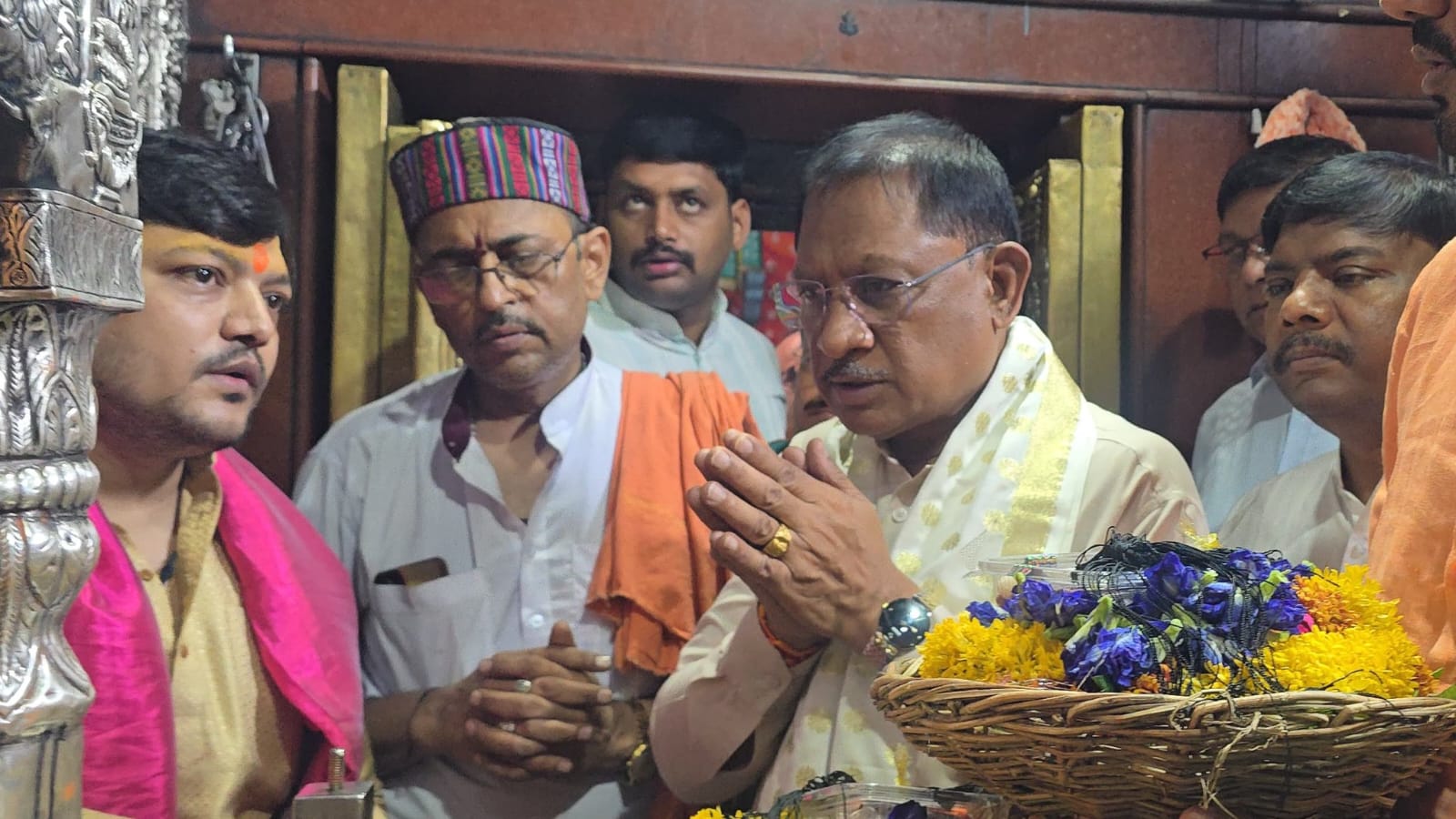 काशी के कोतवाल श्री काल भैरव जी के दरबार में मुख्यमंत्री विष्णुदेव साय ने की पूजा-अर्चना काशी के कोतवाल श्री काल भैरव जी के दरबार में मुख्यमंत्री विष्णुदेव साय ने की पूजा-अर्चना