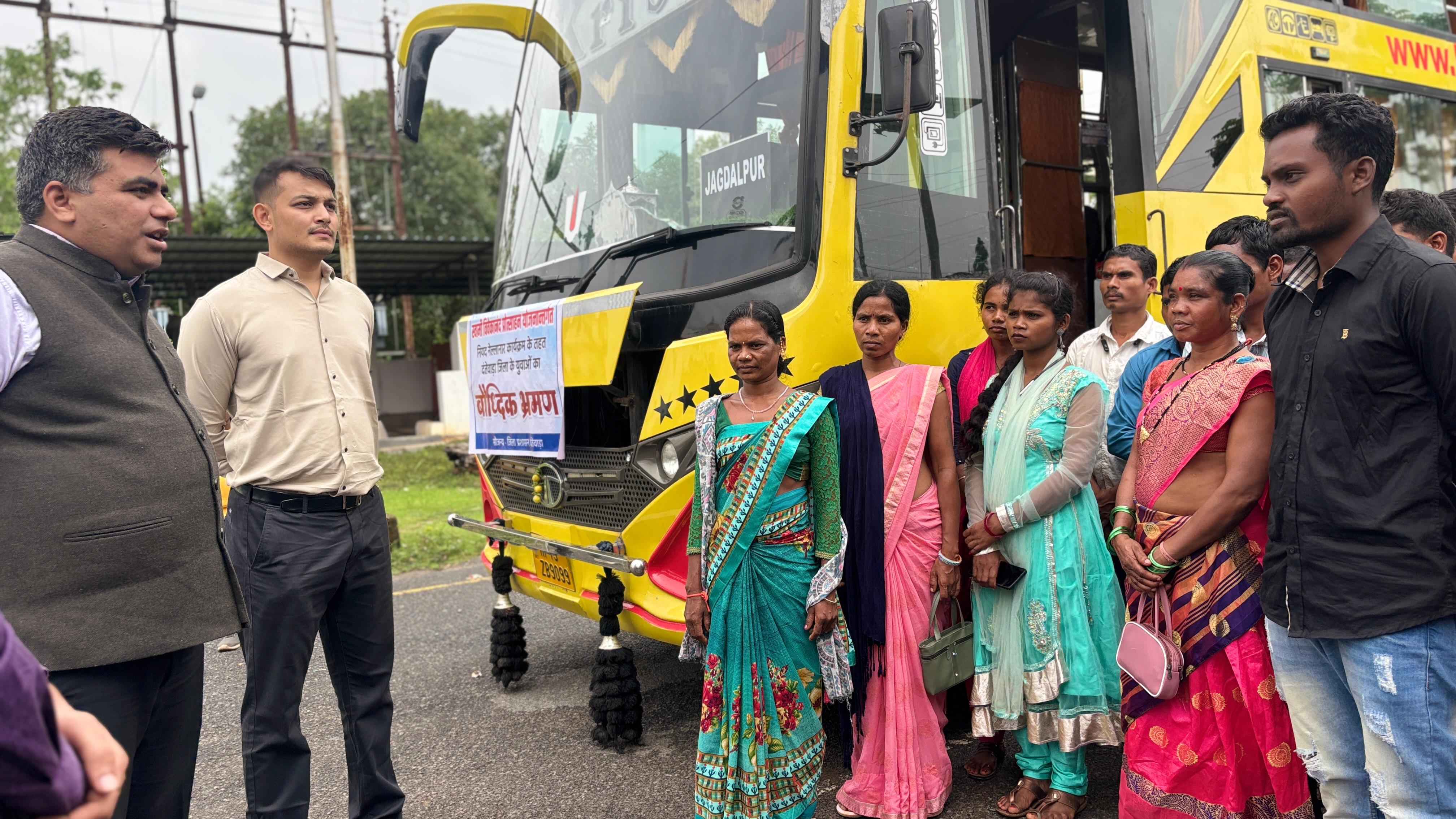 “नियद नेल्लानार” के तहत 91 युवाओं का रायपुर बौद्धिक भ्रमण “नियद नेल्लानार” के तहत 91 युवाओं का रायपुर बौद्धिक भ्रमण