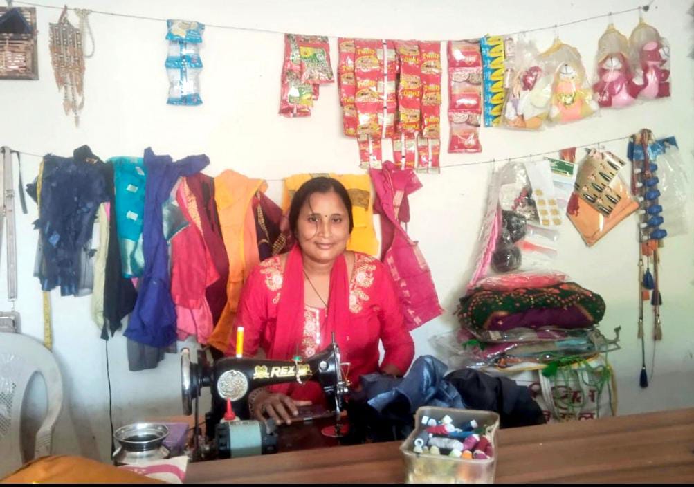 बिहान योजना से मिली नई उड़ान: दुर्गडीह की दिव्यांग जमुना पाटले बनीं लखपति दीदी बिहान योजना से मिली नई उड़ान: दुर्गडीह की दिव्यांग जमुना पाटले बनीं लखपति दीदी