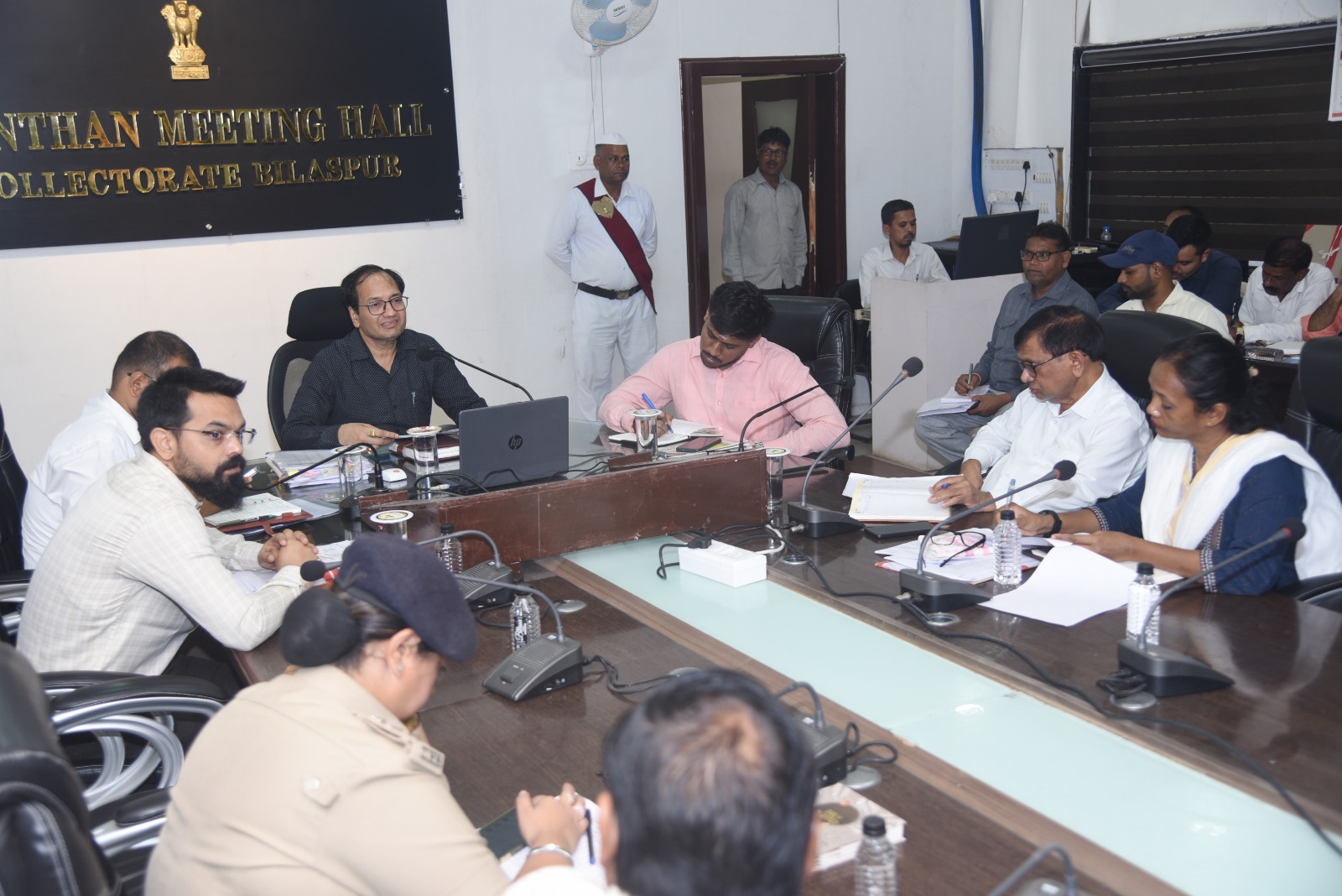 कलेक्टर ने ई-आफिस योजना के तहत काम शुरू करने दिए निर्देश कलेक्टर ने ई-आफिस योजना के तहत काम शुरू करने दिए निर्देश