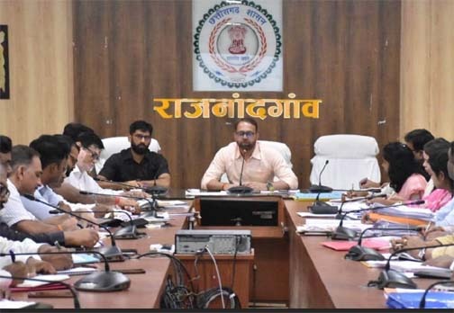 ई-ऑफिस के क्रियान्वयन के लिए सभी विभाग तत्परता एवं सक्रियता से करें कार्य : कलेक्टर ई-ऑफिस के क्रियान्वयन के लिए सभी विभाग तत्परता एवं सक्रियता से करें कार्य : कलेक्टर