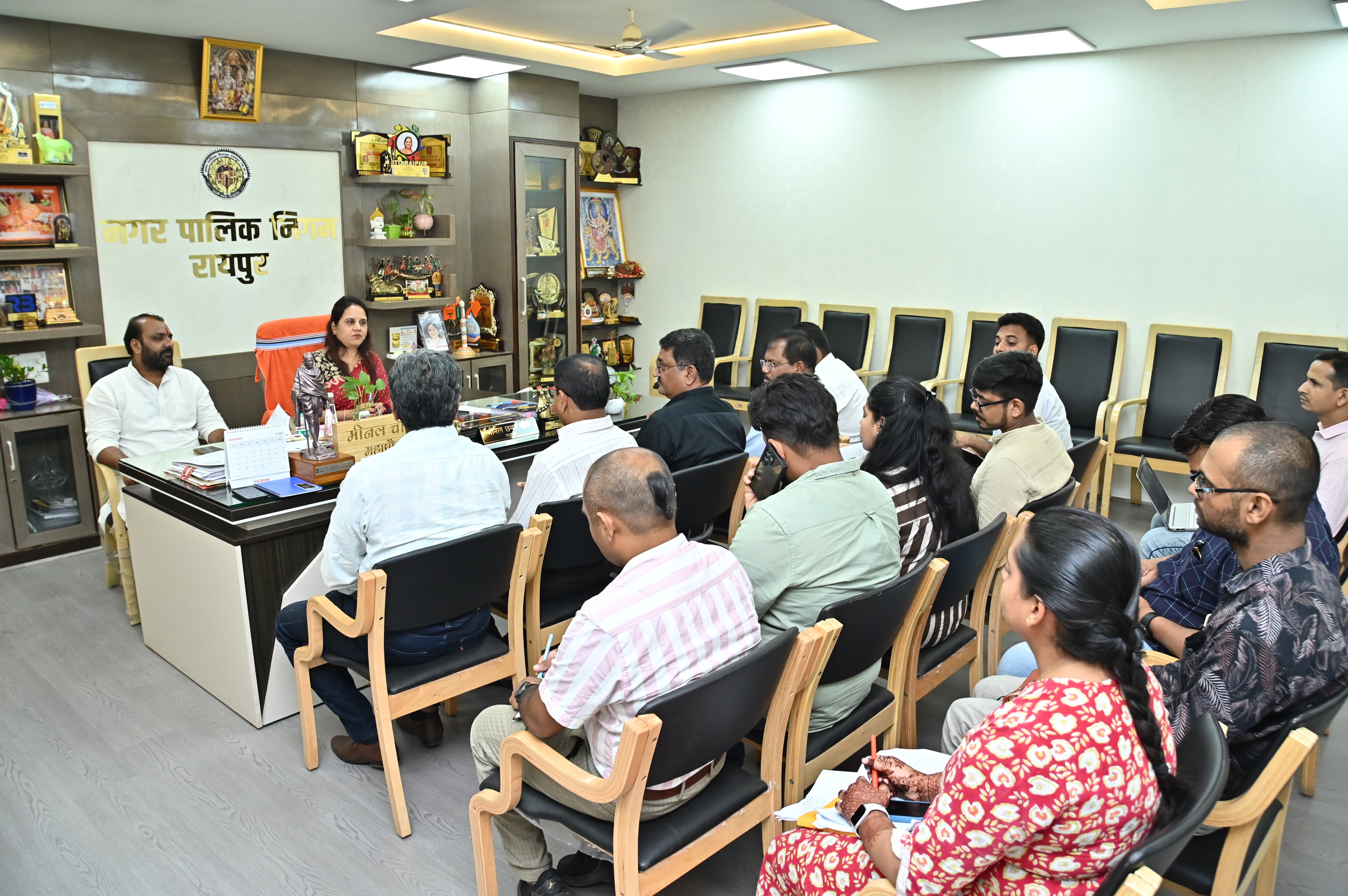 शहर की प्राथमिकताओं के अनुरूप हो विकास: महापौर मीनल चौबे शहर की प्राथमिकताओं के अनुरूप हो विकास: महापौर मीनल चौबे