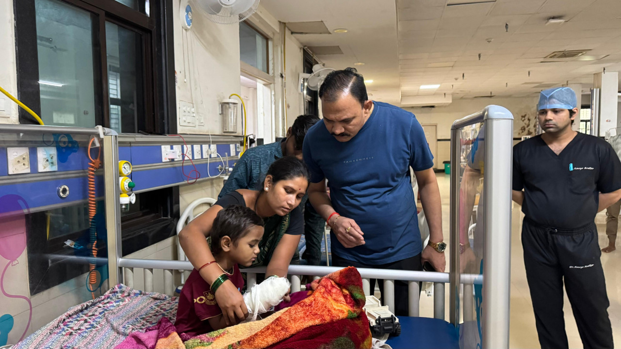 स्वास्थ्य मंत्री ने सुबह 7 बजे किया डीकेएस अस्पताल का आकस्मिक निरीक्षण स्वास्थ्य मंत्री ने सुबह 7 बजे किया डीकेएस अस्पताल का आकस्मिक निरीक्षण