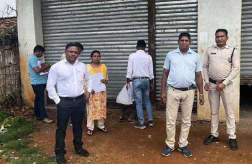 रासायनिक खाद की अनियमितता पर प्रशासन की सख्ती, कृषि सेवा केंद्र का गोदाम सील रासायनिक खाद की अनियमितता पर प्रशासन की सख्ती, कृषि सेवा केंद्र का गोदाम सील