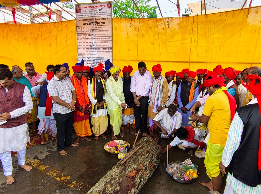 पाट जात्रा के साथ शुरू हुआ विश्व प्रसिद्ध ऐतिहासिक बस्तर दशहरा पाट जात्रा के साथ शुरू हुआ विश्व प्रसिद्ध ऐतिहासिक बस्तर दशहरा