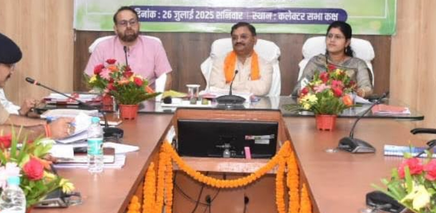 सांसद की अध्यक्षता में सड़क सुरक्षा समिति की बैठक संपन्न सांसद की अध्यक्षता में सड़क सुरक्षा समिति की बैठक संपन्न