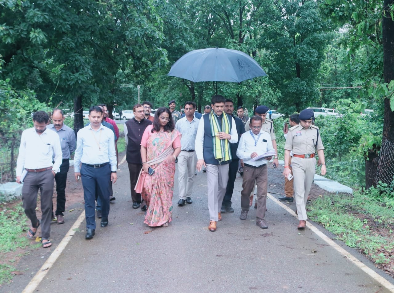 दूरस्थ गांवों से डिजिटल कक्षाओं तक: केंद्रीय राज्य मंत्री डॉ. चंद्र शेखर ने मोहला-मानपुर-अंबागढ़ चौकी में जमीनी बदलाव को बताया ‘विकसित भारत’ की मिसाल दूरस्थ गांवों से डिजिटल कक्षाओं तक: केंद्रीय राज्य मंत्री डॉ. चंद्र शेखर ने मोहला-मानपुर-अंबागढ़ चौकी में जमीनी बदलाव को बताया ‘विकसित भारत’ की मिसाल