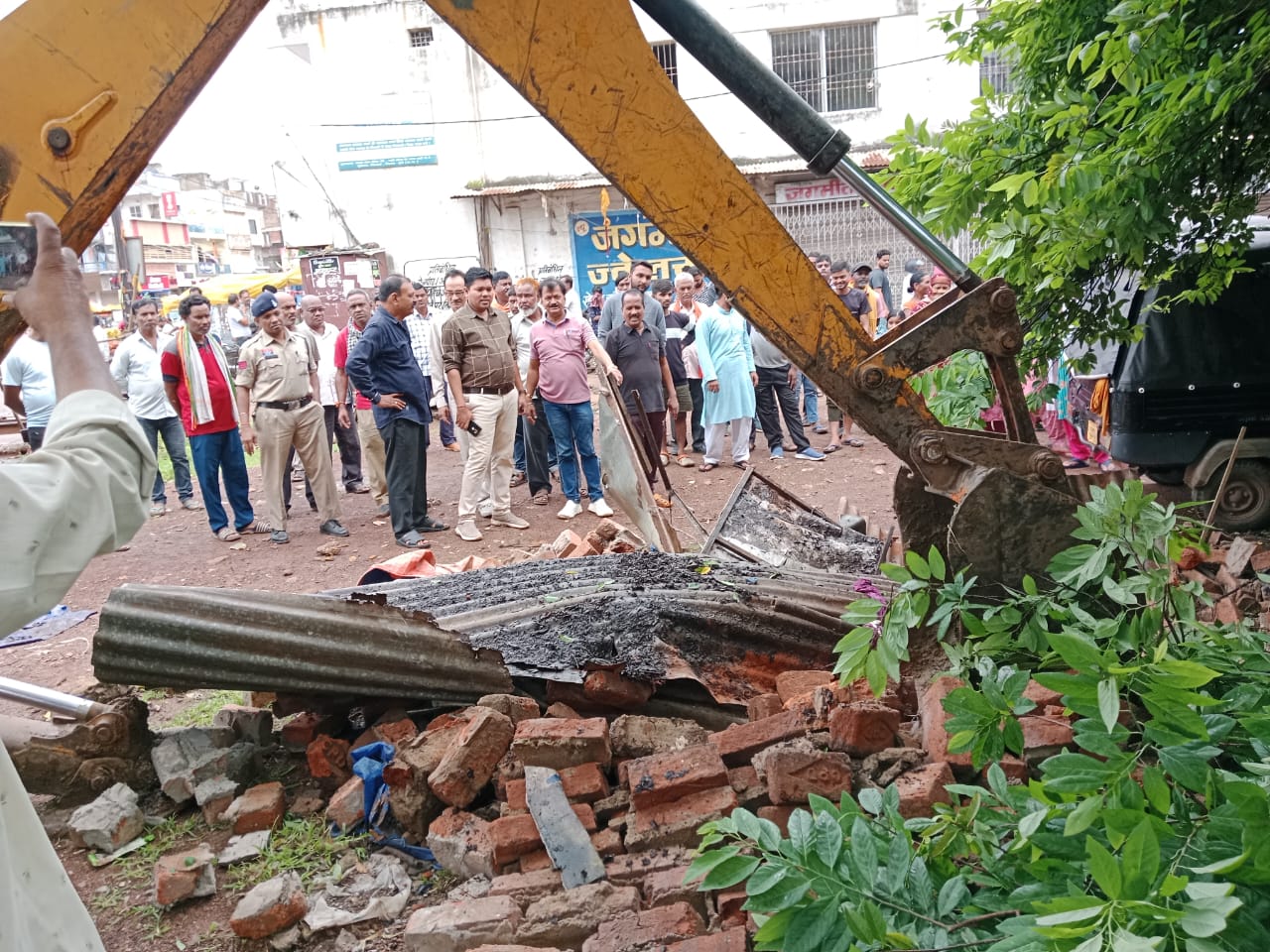 प्रस्तावित पार्किंग स्थल को अवैध कब्जे से कराया गया रिक्त प्रस्तावित पार्किंग स्थल को अवैध कब्जे से कराया गया रिक्त