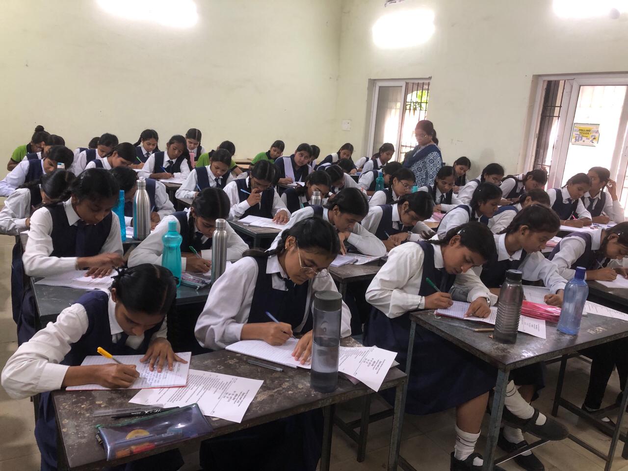 जिला रायपुर में लिया जा रहा है वीकली टेस्ट, मोबाइल ऐप से होगा छात्रों का मूल्यांकन जिला रायपुर में लिया जा रहा है वीकली टेस्ट, मोबाइल ऐप से होगा छात्रों का मूल्यांकन