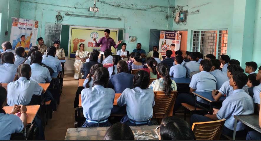 प्रोजेक्ट सुरक्षा के तहत छात्रों को मिला जीवनरक्षक प्रशिक्षण प्रोजेक्ट सुरक्षा के तहत छात्रों को मिला जीवनरक्षक प्रशिक्षण