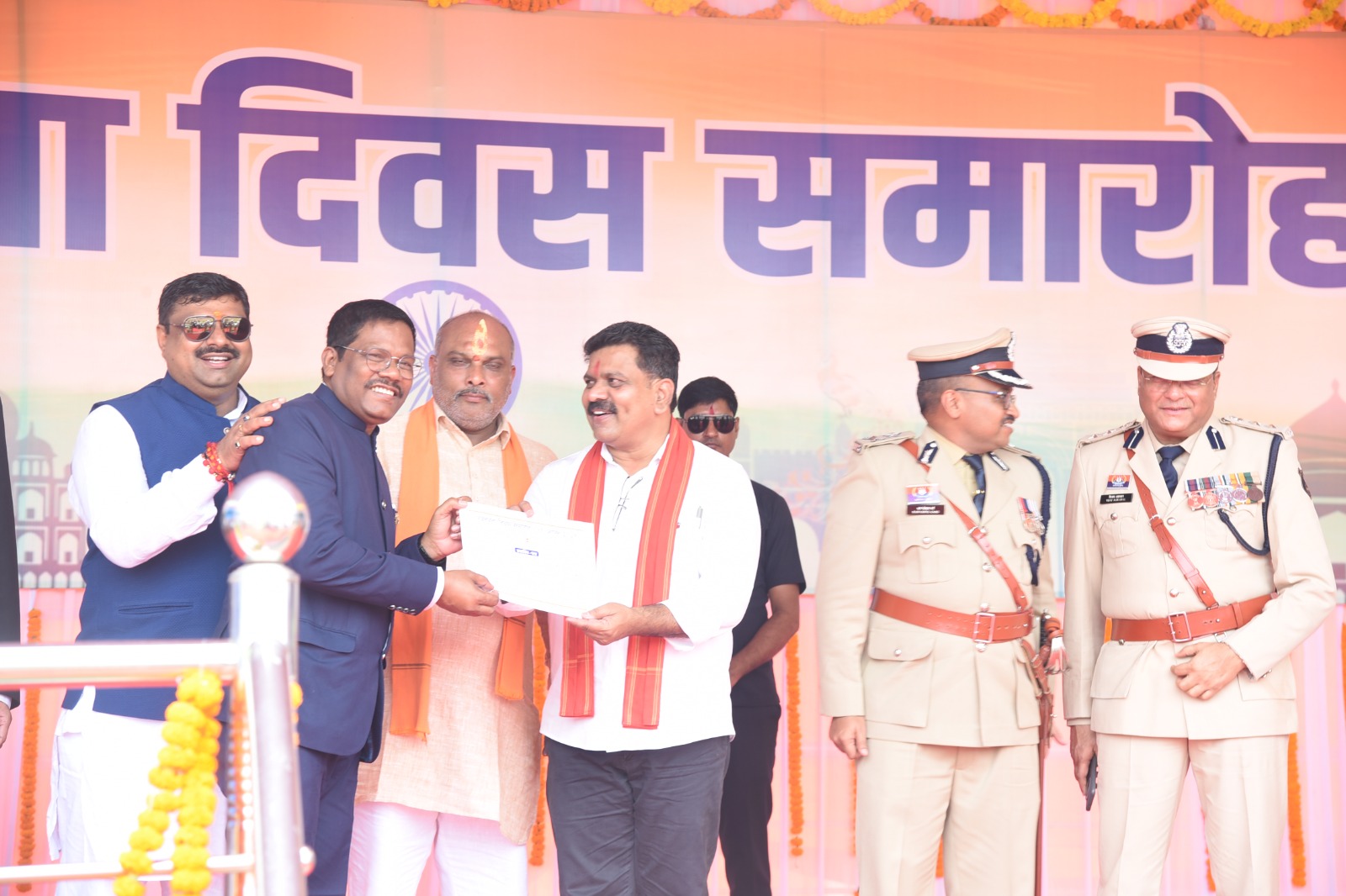 स्वतंत्रता दिवस के अवसर पर 79 अधिकारी-कर्मचारी सम्मानित स्वतंत्रता दिवस के अवसर पर 79 अधिकारी-कर्मचारी सम्मानित