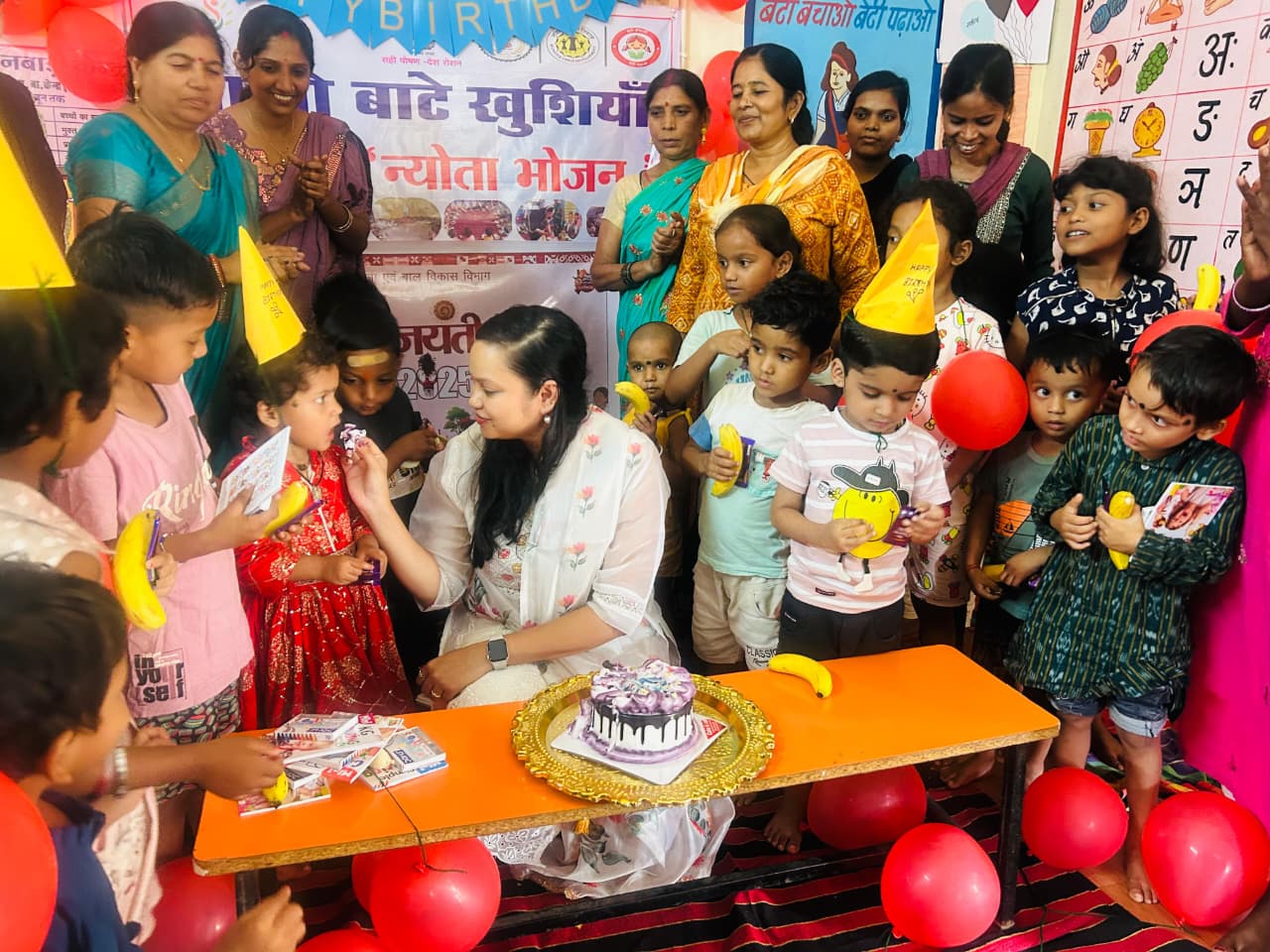 जन्मदिन बना यादगार – जब खुशियां बच्चों के साथ बांटी गई जन्मदिन बना यादगार – जब खुशियां बच्चों के साथ बांटी गई