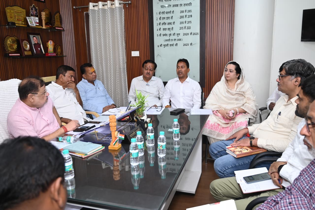 विधायक सुनील सोनी ने नगर निगम जोन 4 में पार्षदों की बैठक में दिये आवश्यक निर्देश विधायक सुनील सोनी ने नगर निगम जोन 4 में पार्षदों की बैठक में दिये आवश्यक निर्देश