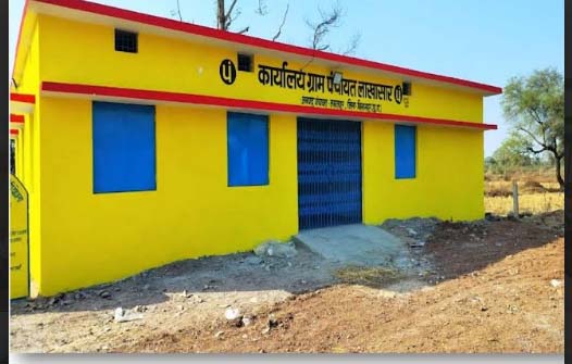 लाखासार में मनरेगा से नया पंचायत भवन तैयार लाखासार में मनरेगा से नया पंचायत भवन तैयार