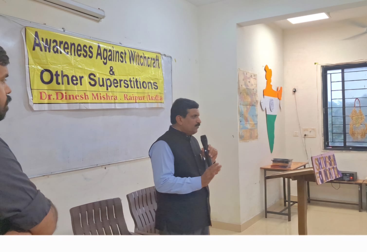 वैज्ञानिक दृष्टिकोण के विकास से सामाजिक अंधविश्वास हटेंगे — डॉ. दिनेश मिश्र वैज्ञानिक दृष्टिकोण के विकास से सामाजिक अंधविश्वास हटेंगे — डॉ. दिनेश मिश्र